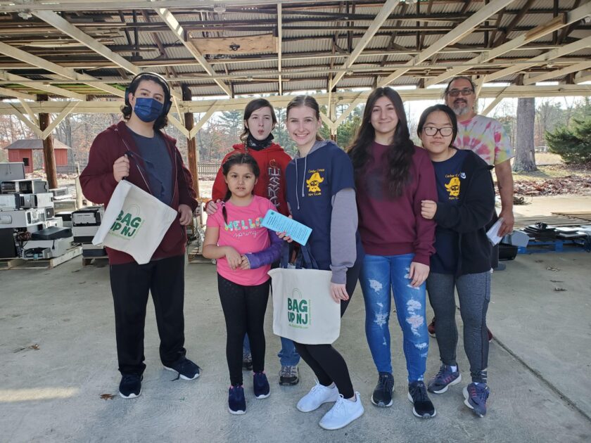 https://shorelocalnews.com/wp-content/uploads/2022/05/Atlantic-County-4H-Club-Electronics-Recycling-Event-840x6301.jpg