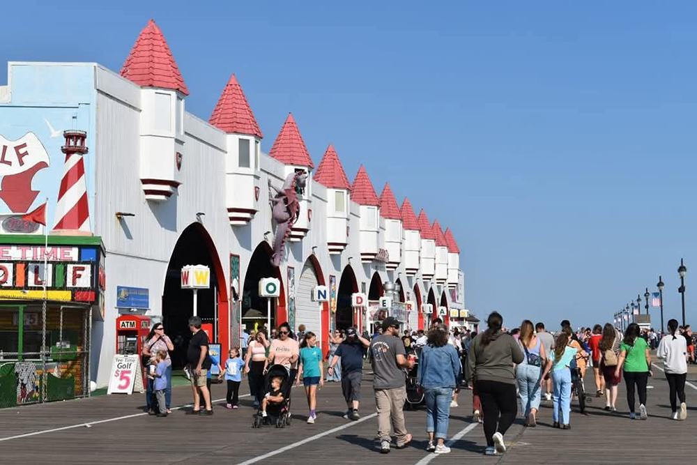 New arcade and eatery open at former Wonderland Pier
