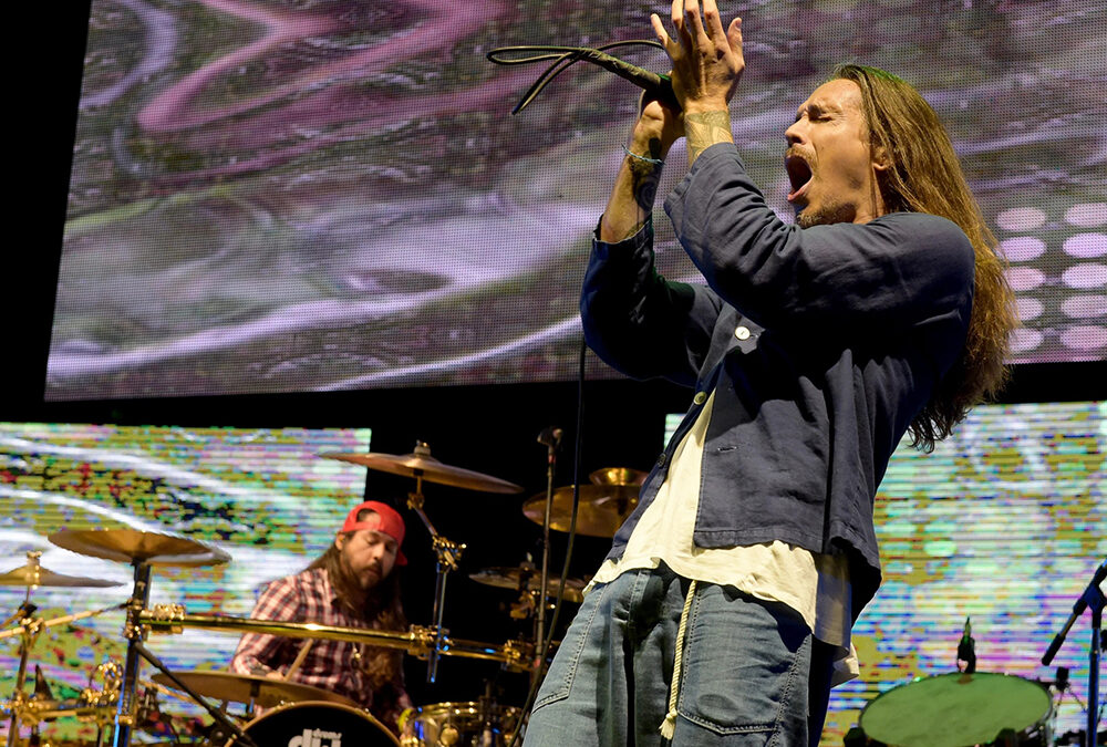 Packed arena for Incubus show at Hard Rock