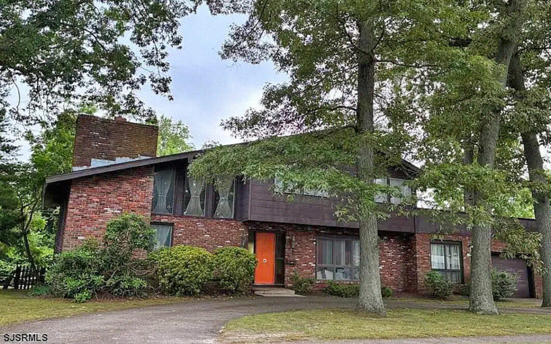 Channeling the ’60s and ’70s at the ‘Brady Bunch’ home